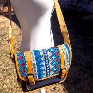Carlton’s Full Flap Double Snap Laptop Bag